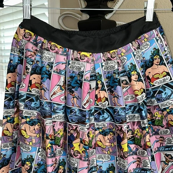 Wonder Woman Comic Skirt - Picture 4 of 8